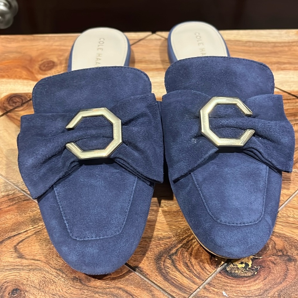 Like new Cole Haan women’s slide mules, navy blue size 7